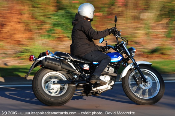 Suzuki VanVan 200 sur départementale