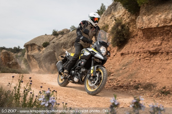 La Suzuki V-Strom 1000 XT à travers les chemins