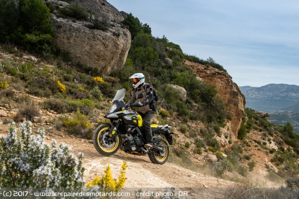 La Suzuki V-Strom 1000 XT en tout-terrain
