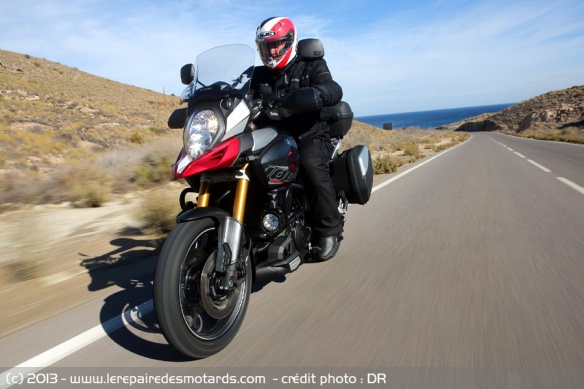 Suzuki DL VStrom 1000 sur nationale