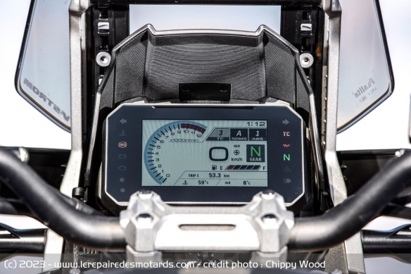Le compteur TFT de la Suzuki V-Strom 1050 DE