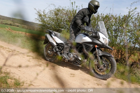 Suzuki V-Strom 650 XT dans les sentiers