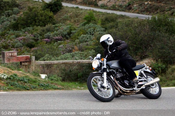 SWM 440 Gran Turismo en virage