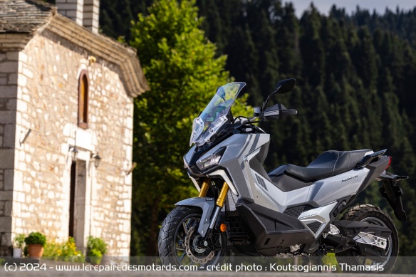Le maxi-scooter SYM ADXTG 400