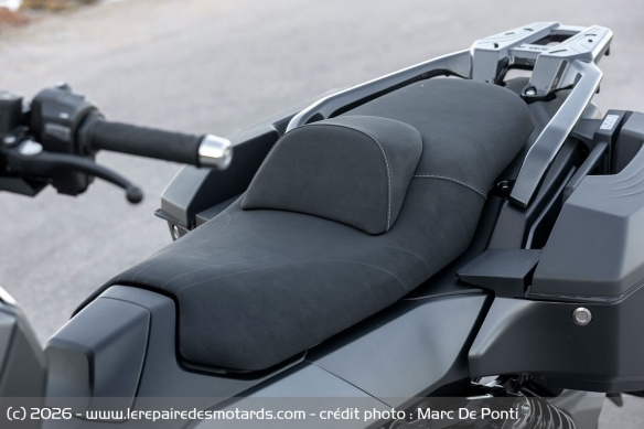 La selle biplace du SYM TTLBT