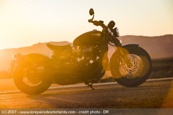 Triumph Bonneville Bobber Black