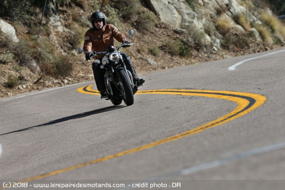 Triumph Bonneville Speedmaster sur départementale