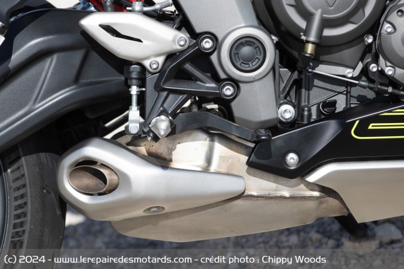 Comme toujours chez Triumph, les finitions sont de bonne qualité