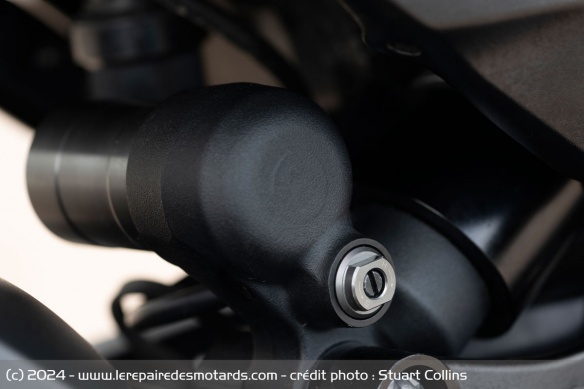 L'amortisseur arrière de la Triumph Rocket 3 Storm