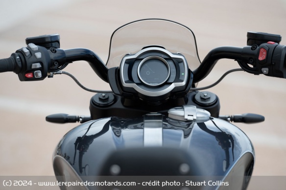 Le compteur de la Triumph Rocket 3 GT Storm