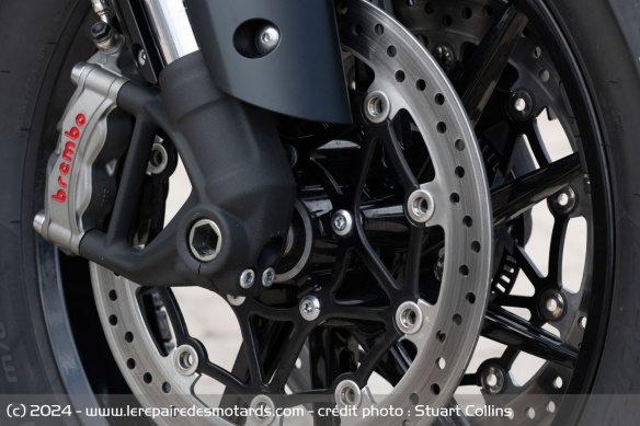 Les freins radiaux Brembo de la Triumph Rocket 3 Storm