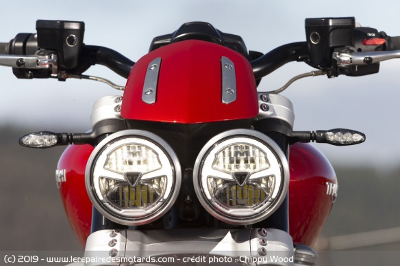 Phares avant de la Triumph Rocket 3 R