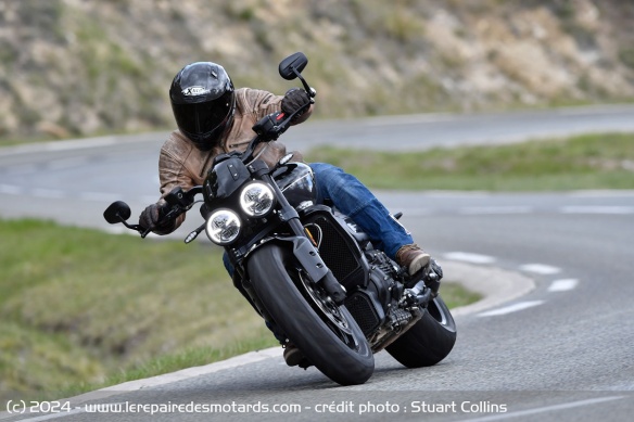 Essai de la Triumph Rocket 3 Storm sur les petites routes