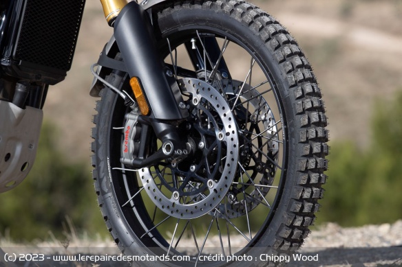 Les deux Scrambler héritent de jantes à rayons de 21 et 17 pouces
