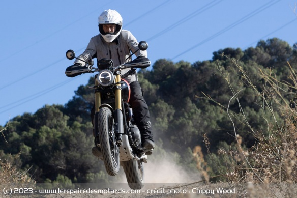 La Scrambler offre le bon compromis pour s'amuser facilement hors route