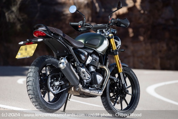 La géométrie du Scrambler 400 X diffère de celle de la Speed 400