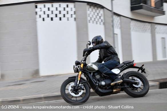 Essai de la Triumph Scrambler 400 X en ville