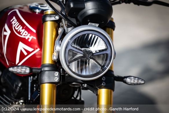 Le phare à LED de la Triumph Speed 400