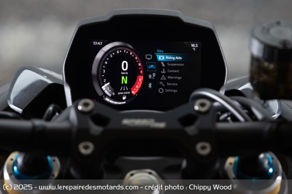 Le compteur TFT de 5 pouces de la Triumph Speed Triple 1200 RS