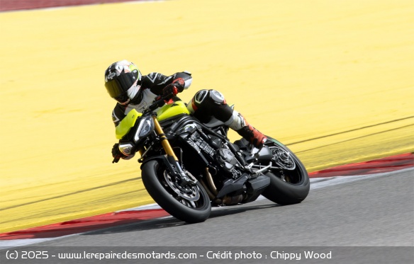 Essai du roadster Triumph Speed Triple 1200 RX Essai du roadster Triumph Speed Triple 1200 RX