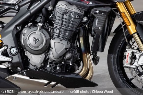 Le moteur trois cylindres de la Triumph Speed Triple 1200 RR