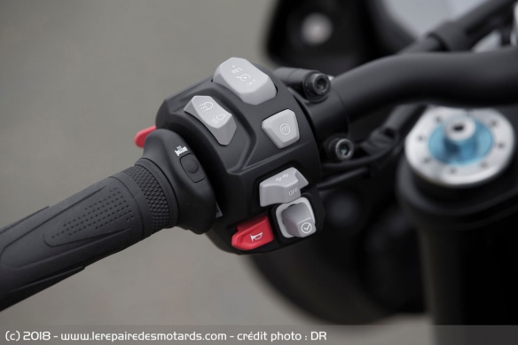 Commodos de la Triumph Speed Triple RS