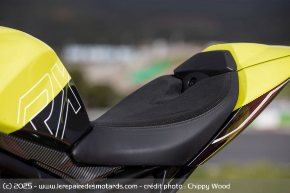 La forme de la selle est perfectible pour les grands gabarits, pour les autres elle convient parfaitement