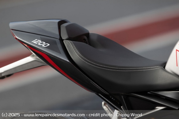 La selle de la Triumph Speed Triple 1200 RS