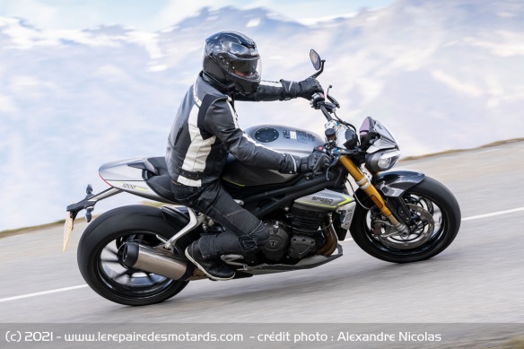 La Triumph Speed Triple 1200 RS sur route