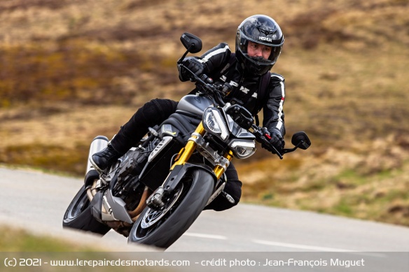 Essai de la Triumph Speed Triple 1200 RS en ville