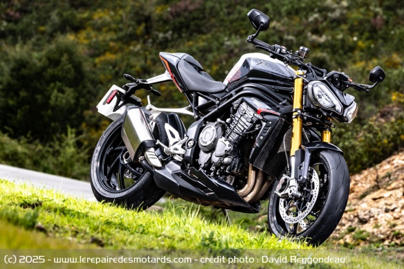 La Triumph Speed Triple 1200 RS est visuellement très proche de l'ancien modèle
