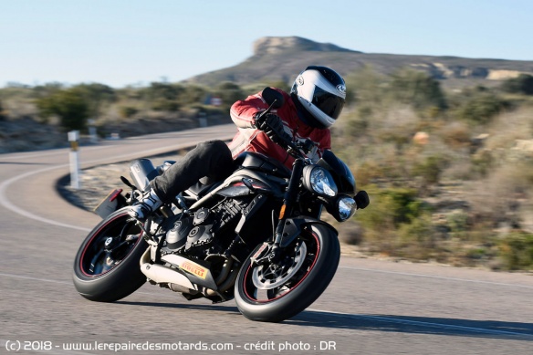 En ville, la Speed Triple RS se montre souple