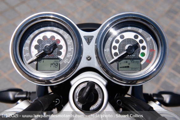Le compteur à double cadran de la Triumph Speed Twin