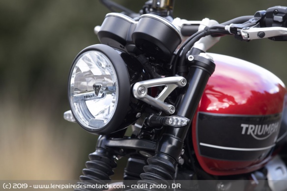 Phare avant de la Triumph Speed Twin