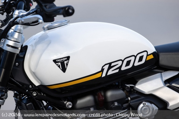 Avec 5,5 l/100 km, la Speed Twin peut assurer plus de 200 km d'autonomie avant d'attaquer la réserve