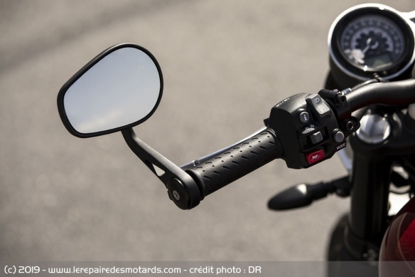 Rétroviseur de la Triumph Speed Twin