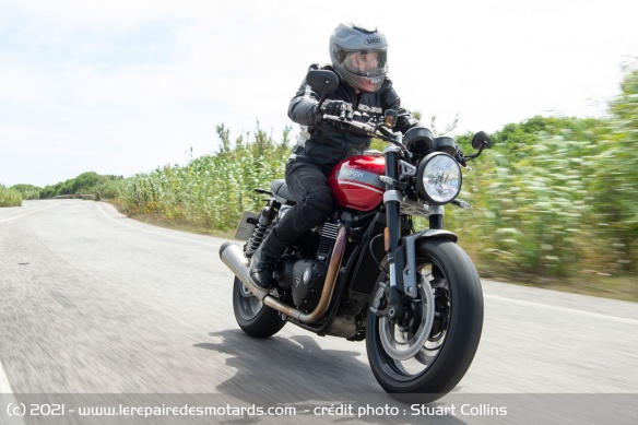 La Triumph Speed Twin sur route