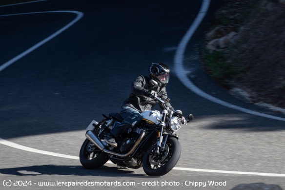 Moteur souple, boite précise, embrayage doux, équilibre... la Speed Twin est parfaitement adaptée aux évolutions urbaines