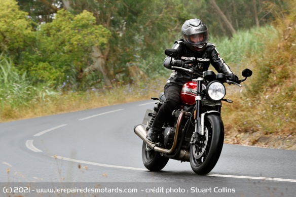 La Triumph Speed Twin en courbe