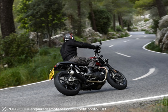 La Speed Twin en sortie de courbe