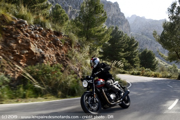 La Triumph Speed Twin en virage