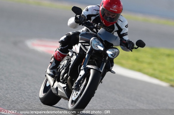 Triumph Street Triple RS sur route