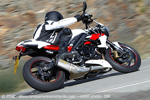 Vue arrière Triumph Street Triple 675 R