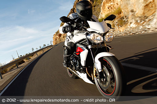 Triumph Street Triple 675 R sur route