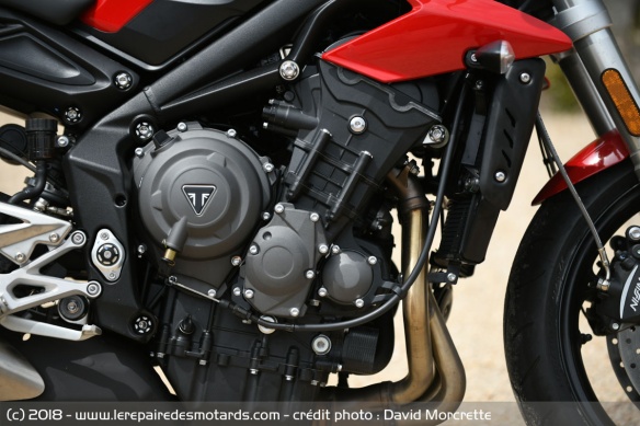 Le moteur 3 cylindres de la Triumph Street Triple S A2