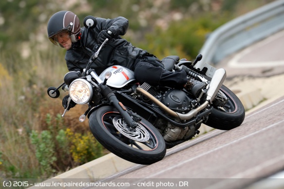 Triumph Street Twin sur route