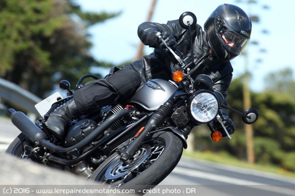 Triumph Bonneville T120 en ville