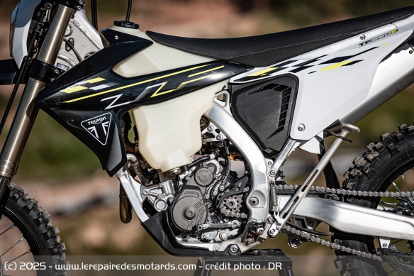 Le cadre reprend très largement la construction de celui des motocross anglaises