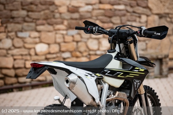 La selle offre suffisamment de grip pour ne pas glisser à l'accélération