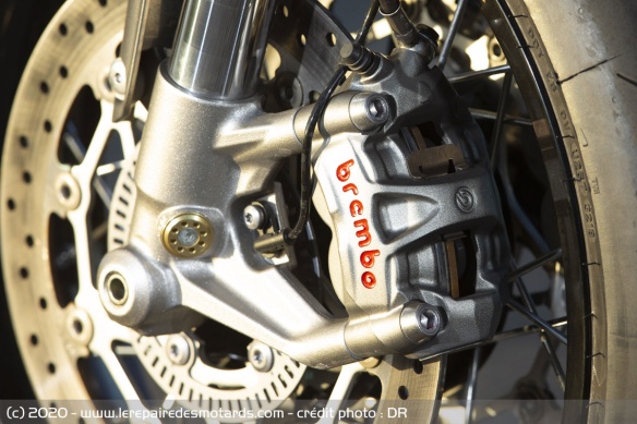 La RS hérite d'étriers avant Brembo M50